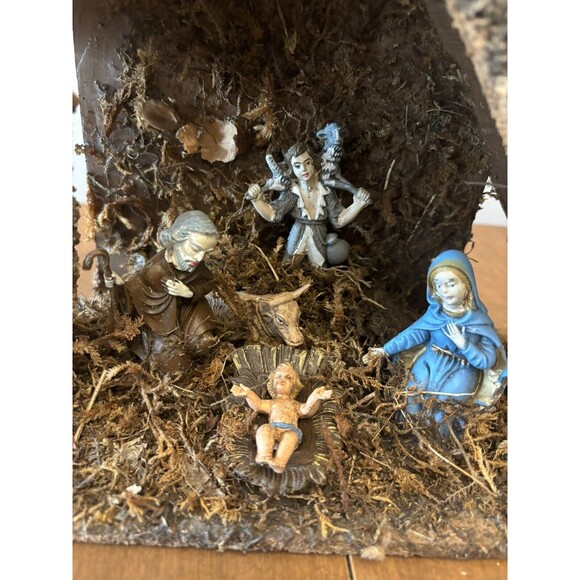 Vintage Yuletide Mid Century Bark Moss Christmas Nativity Set - Picture 2 of 6